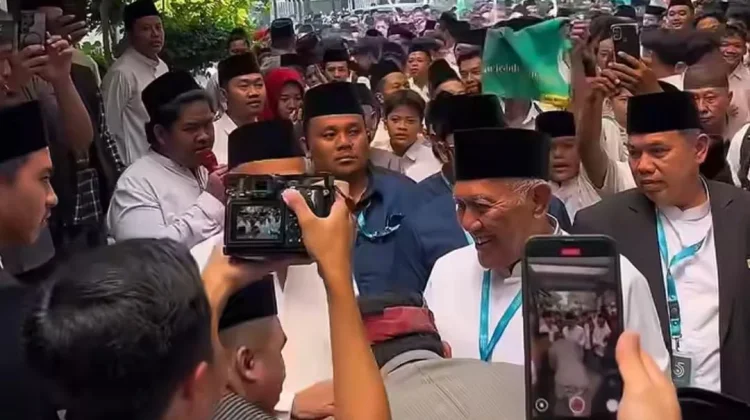 Ribuan Santri Tebuireng Sambut Gus Kikin usai Terpilih Menjadi Ketum PBNU