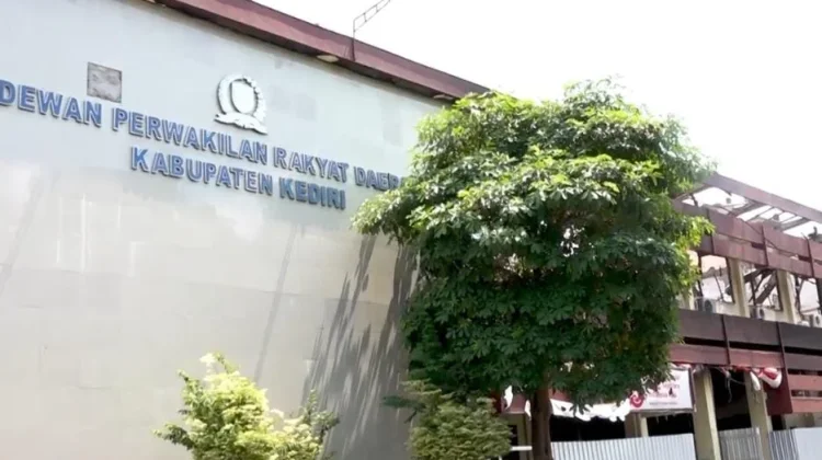 Pembangunan Kembali Gedung DPRD Kediri Ditargetkan Rampung Agustus 2027