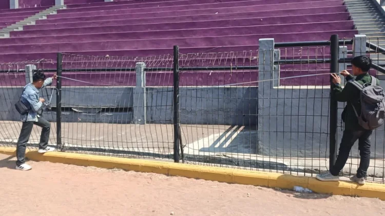 Kejar Target Laga Kandang, Pagar Tribun C dan D Stadion Brawijaya Diganti