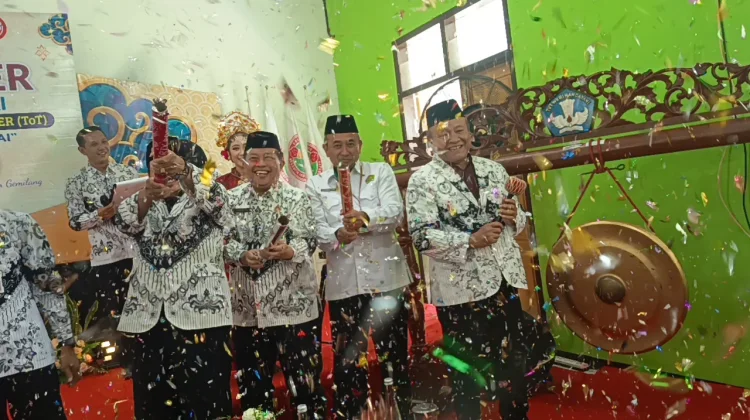 Hadapi Tantangan Digitalisasi, PGRI Kabupaten Kediri Launching ToT Coding dan AI