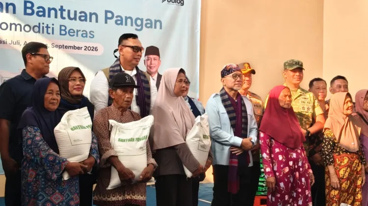 BULOG dan Kemenko Pangan Bagikan 7.542 Ton Beras Bantuan Pangan di Kediri