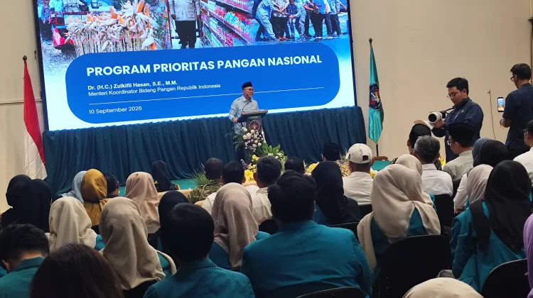 Menko Pangan Pastikan 33,2 Juta Keluarga di Indonesia Dapat Beras Gratis