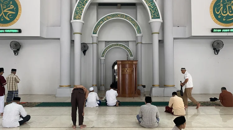 Mensyukuri Nikmat, Jangan Sampai Menjauh dari Iman