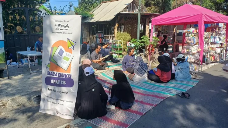 Lapak Baca Gratis Meja Kolektif Diserbu Pengunjung CFD Pare