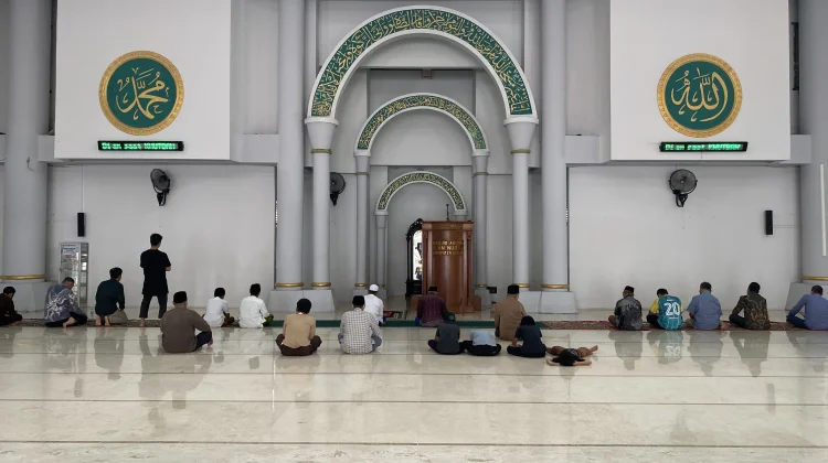 Mengajak Seluruh Umat Islam untuk Memakmurkan Masjid