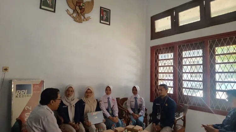 SMA Dharmawanita 1 Pare Perkuat Kolaborasi Pendidikan Bersama RRI