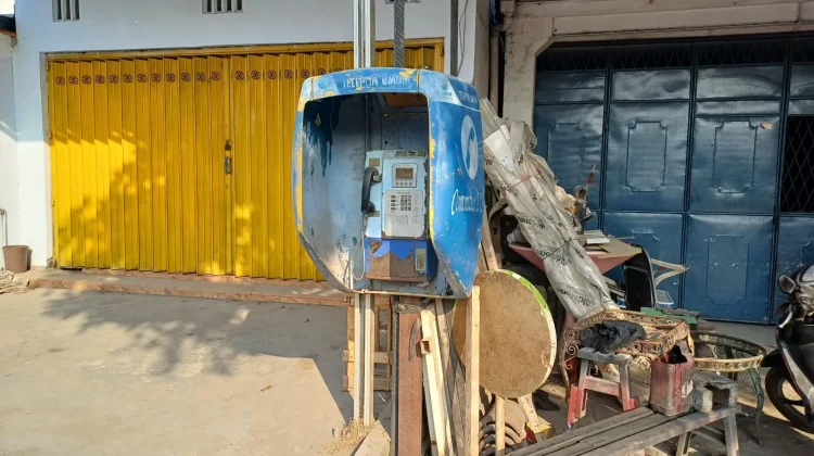 Sisa-Sisa Artefak Telepon Umum Masih Banyak Dijumpai di Kediri