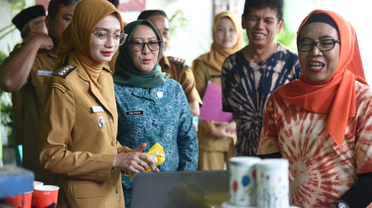 Sebelas Tahun Konsisten, Wali Kota Kediri Salut Perjuangan Bank Sampah Berseri