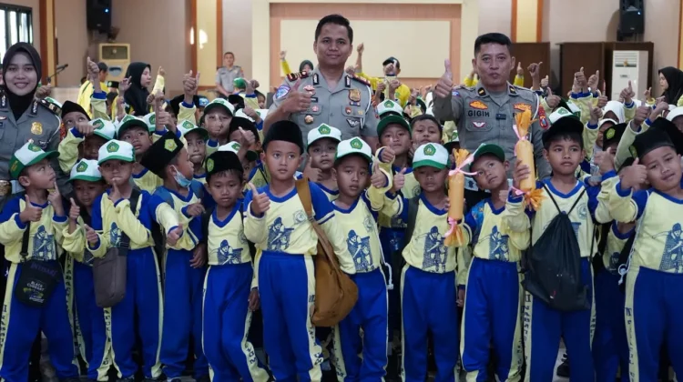 Satlantas Polres Kediri Kenalkan Tertib Lalu-lintas kepada Pelajar