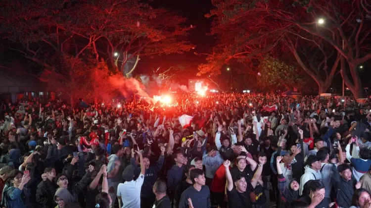 Ribuan Warga Kediri Bersorak, Timnas Indonesia Juara usai Drama Adu Penalti