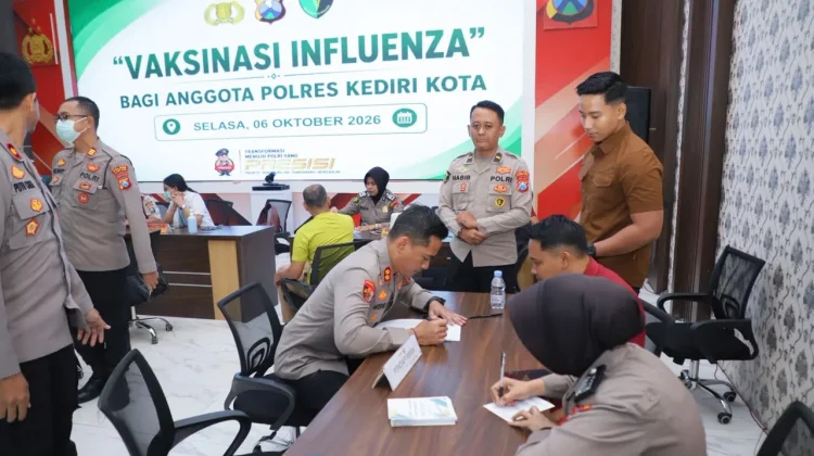 Jaga Kebugaran Anggota, Personel Polres Kediri Kota Terima Vaksinasi Influenza