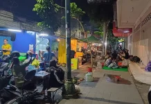 Jalan Dhoho Ramai Warga Sahur on the Road