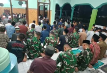 Momentum Kebersamaan TNI dan Warga Beribadah pada Bulan Ramadan