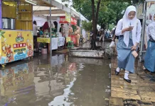 Ngabuburit, Pengunjung Keluhkan Genangan Air di Bazaar Takjil Masjid An-Nuur