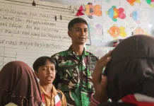 Siswa MI Terima Materi Wawasan Kebangsaan dari Anggota TNI