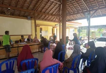 Ratusan Warga Sidowarek Terima Bantuan Sembako Ramadan