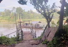 Curah Hujan Tinggi, Operator Perahu Tambang Banjir Rezeki