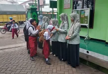 Tradisi Salaman dan Cium Tangan Tanamkan Nilai Moral