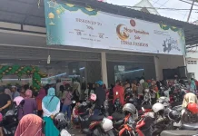18 Ramadan, Toko Pakaian Pinggiran Penuh Sesak Pembeli