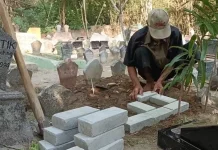 Menjelang Lebaran, Permintaan Jasa Perbaikan Makam di Jombang Meningkat