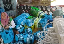 Pesanan Tas Anyaman di Kediri Meningkat jelang Lebaran