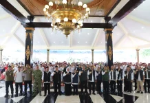 Gubernur Jatim Hadiri Sapa Bansos Amaliyah Ramadan di Jombang