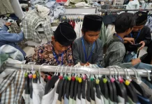 Bupati Kediri Ajak Ratusan Anak Yatim Belanja Baju Lebaran
