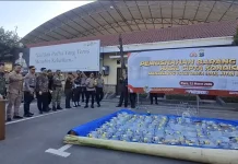 Wujudkan Kamtibmas saat Lebaran, Petugas Musnahkan 1.097 Botol Miras