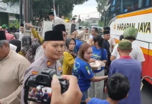 Masjid Darul Ulum Rembangkepuh Kediri Bagikan Ribuan Takjil