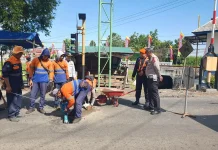 Antisipasi Kecelakaan, KAI Lakuan Penyempitan Perlintasan Sebidang di Jombang
