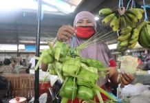 Permintaan Ketupat Lebaran di Kota Kediri Makin Meningkat