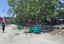Wisata Pantai Pasir Putih Situbondo, Tetap Ramai meski Pengunjung Turun