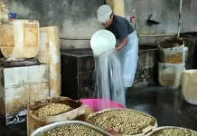 Dampak Ketegangan Geopolitik, Perajin Tahu di Jombang Keluhkan Mahalnya KedelaiI