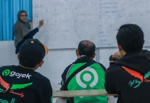 Warga Pare Dilatih Bahasa Inggris Gratis lewat “PECEL BARIS”