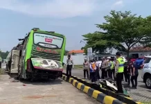Bus Restu Alami Kecelakaan Tunggal di Tol Jomo, 1 Meninggal Puluhan Luka-luka