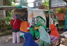 Mobil Samsat Keliling Pangkas Antrean Warga Kediri