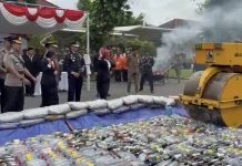Pemkab Kediri dan Petugas Gabungan Musnahkan 6.996 Batang Rokok Ilegal