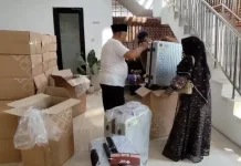 Kemenhaj Kota Kediri Bagikan Koper untuk Calon Jemaah Haji