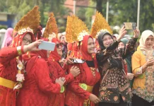 Tampil Anggun, Wali Kota Kediri Senam Bersama Organisasi Wanita
