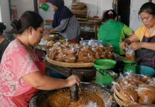 Permintaan Sambal Pecel Jombang Naik Tajam Menjelang Keberangkatan Haji