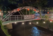 ‘Jembatan Ngangeni’ Warnai Destinasi Wisata Malam di Kediri