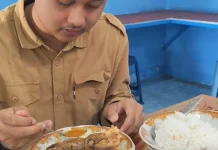 Sensasi Mencicipi Kikil Kambing Legendaris Mbah Murtini di Kediri