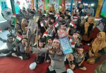 Harkitnas di Kediri, Polisi Kampanyekan Kurangi Main Gadget lewat Wayang