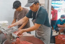 Permintaan Giling Daging di Jombang Melonjak di Momen Iduladha