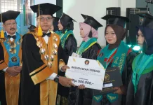 Uniska Wisuda 461 Lulusan, Rektor Tekankan Pentingnya Menjaga Karakter