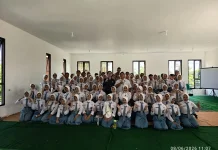 Menjelang Kelulusan, Siswa SMA Dharmawanita 1 Pare Dibekali Public Speaking