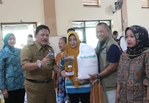 Bulog Distribusi Bantuan Pangan untuk 1.104 Warga Kabupaten Nganjuk
