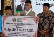 Kembali ke Tanah Air, 17 Jemaah Haji Jombang Terima Bantuan UEA