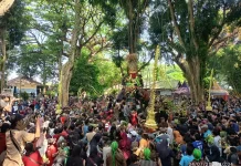 Ribuan Warga Kediri Meriahkan Sedekah Bumi Kirab Kebur Ubalan 2026