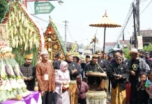 Kirab Siti Inggil, Menjaga Tradisi dan Satukan Doa Warga Lirboyo